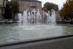 fontanna-na-placu-bohaterow-w-zielonej-gorze-12