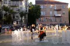 fontanna-na-placu-bohaterow-w-zielonej-gorze-8