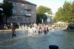 fontanna-na-placu-bohaterow-w-zielonej-gorze-9